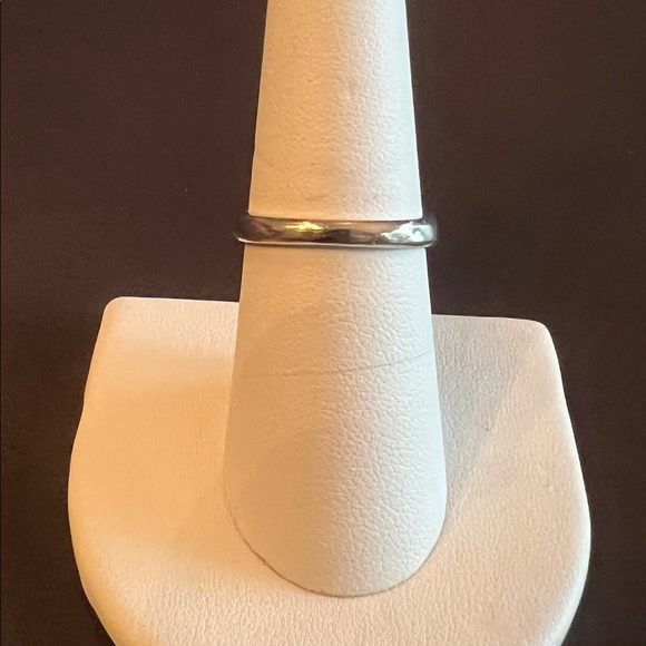 PLATINUM TEXTURED RING / BAND - Picture 4 of 12